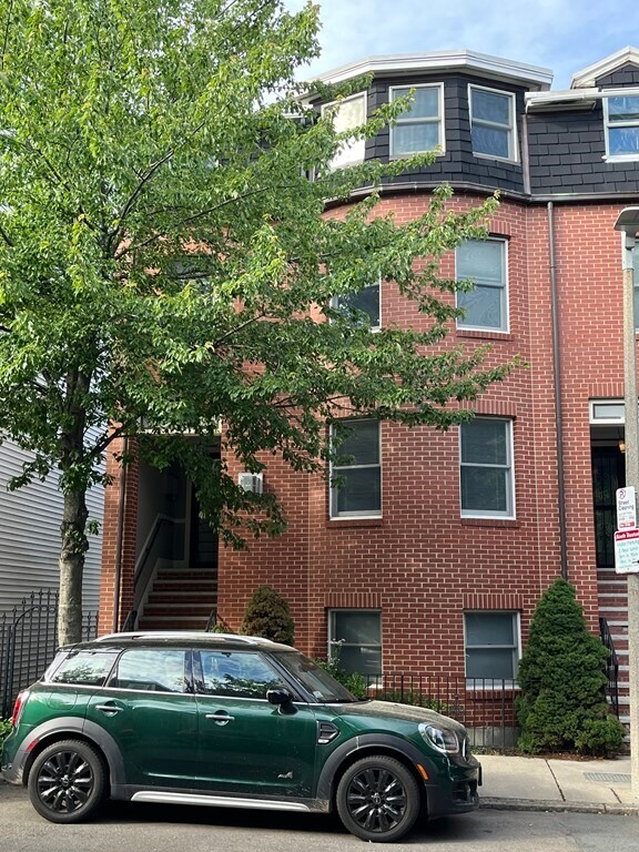 118 W 3rd St