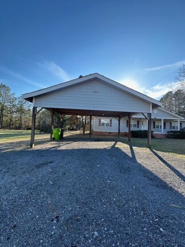 1209 Lawhorn Rd