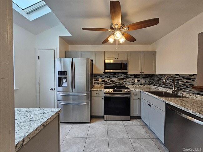Photo - 507 Rakov Rd