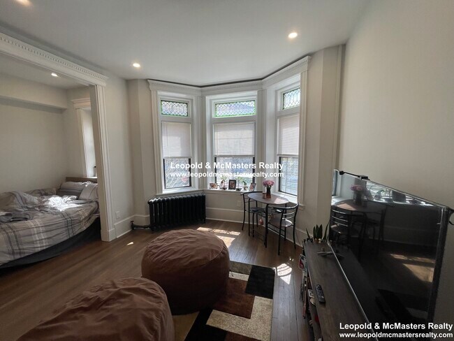 Photo - 107 Queensberry St