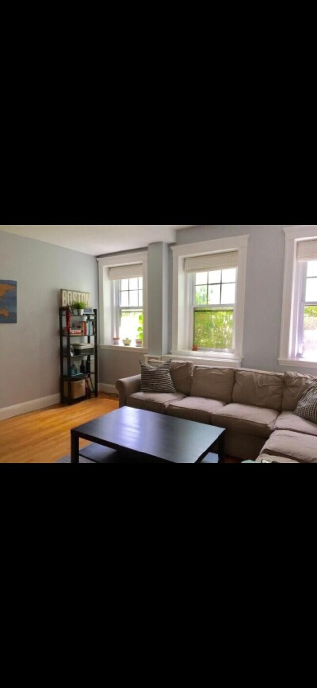 Photo - 2009 Commonwealth Ave