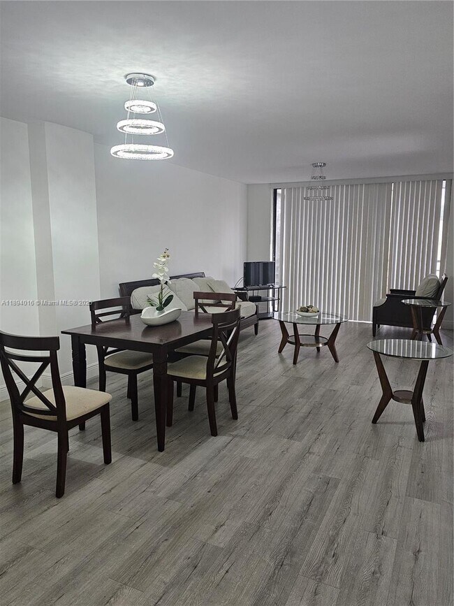 Photo - 20400 W Country Club Dr Unidad 301