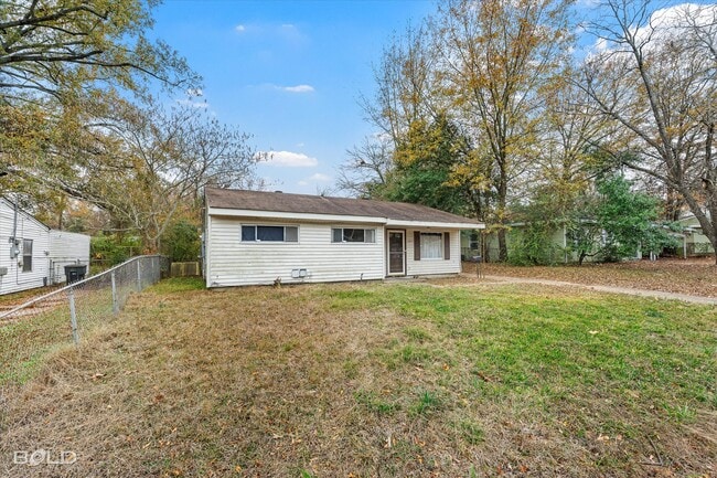 Photo - 3051 Amherst St