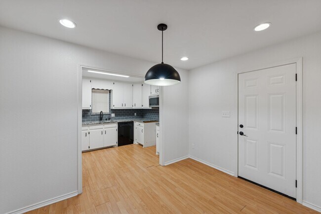 Photo - Cute & Convenient Home in Mission!