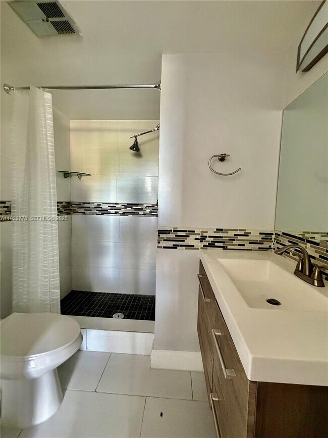 Photo - 8350 Sunrise Lakes Blvd Unidad 202