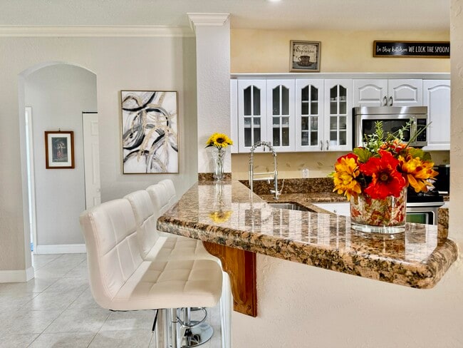 Building Photo - 8082 Aberdeen Dr Unit 102