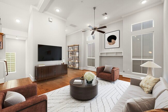 Building Photo - 2022 Sabine St Rental
