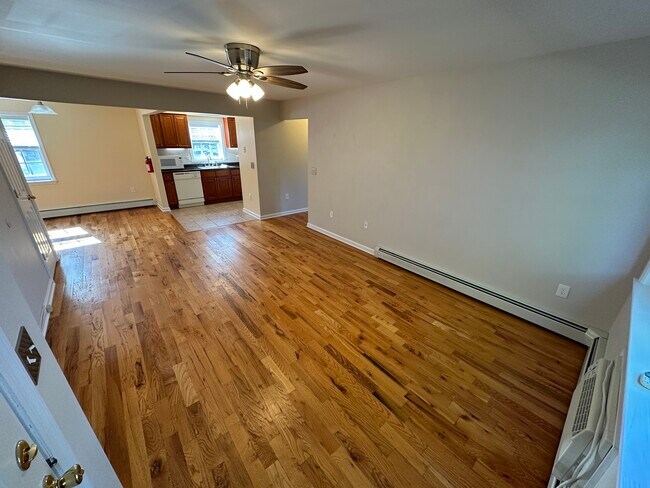 Living Room - 46 Wedgewood Dr Unidad 129