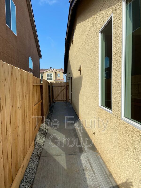 Photo - 1829 W Prescott Ave