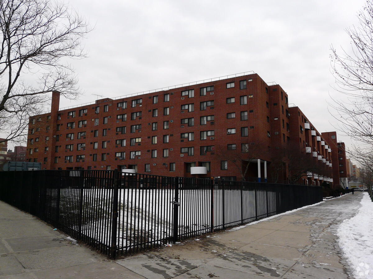 Maria Lopez Plaza - Maria Lopez Plaza Apartments