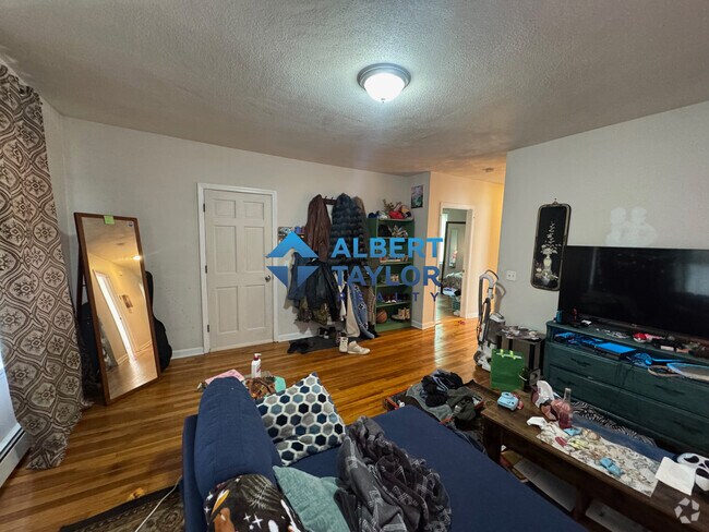 Building Photo - 585 Broadway Unit 1 Rental