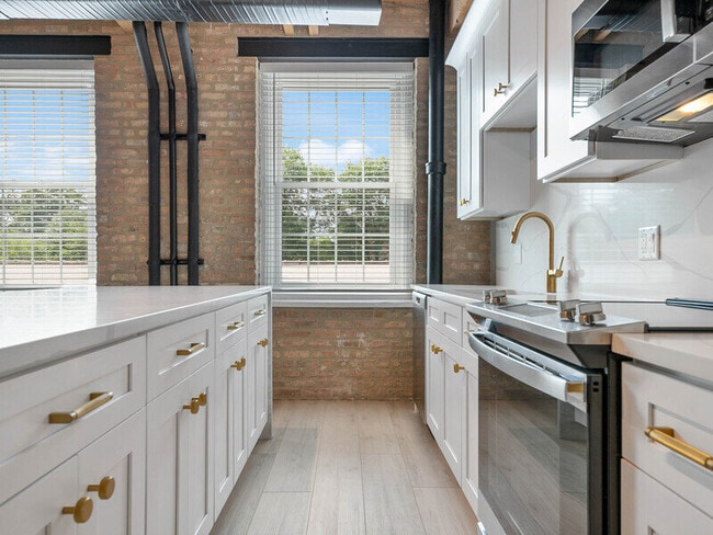 Premium Renovations Kitchen - 5th Avenue Station