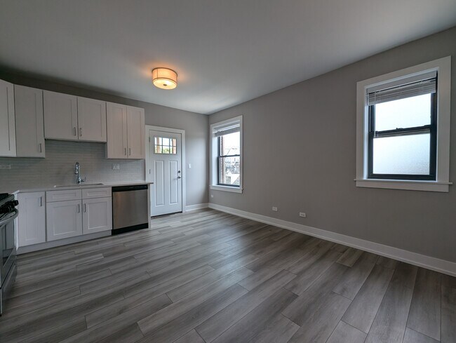 Photo - 3943 N Janssen Ave Unit 2