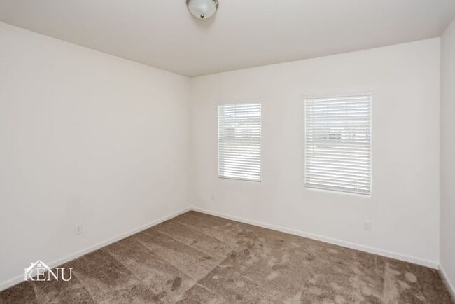 Photo - 715 Oakhurst Dr