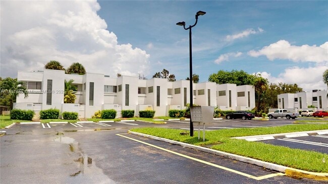 Building Photo - 5150 Elmhurst Rd Rental