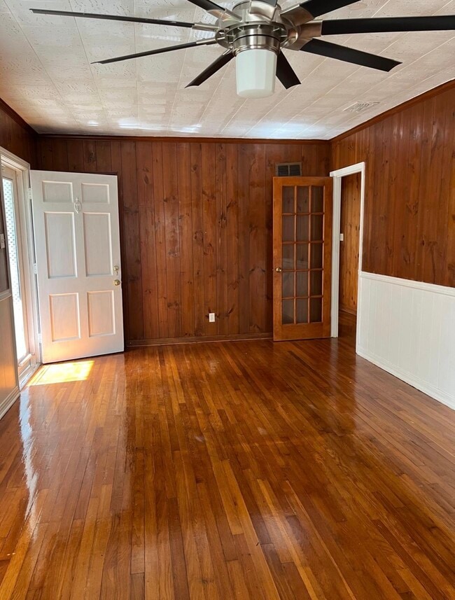 Photo - 1031 Oakland Dr