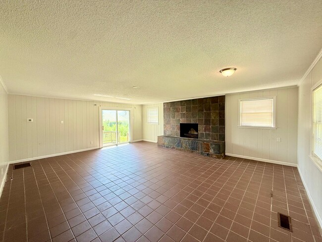 Photo - 17113 Green Hill Rd