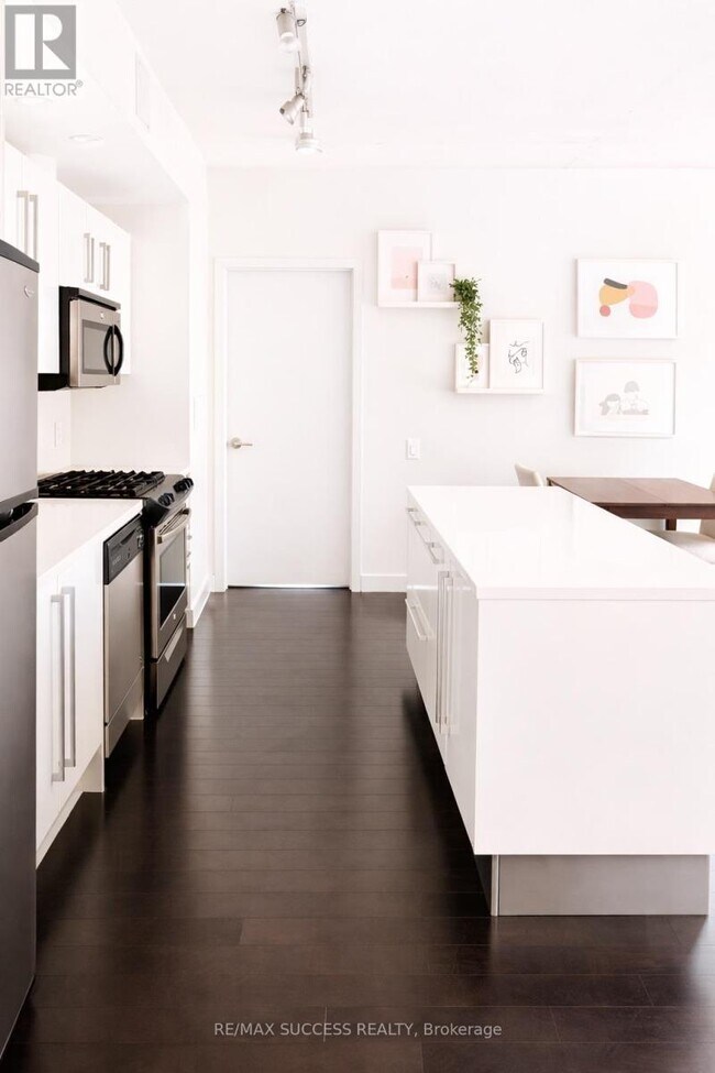 Photo - 25 Oxley St Unit 310