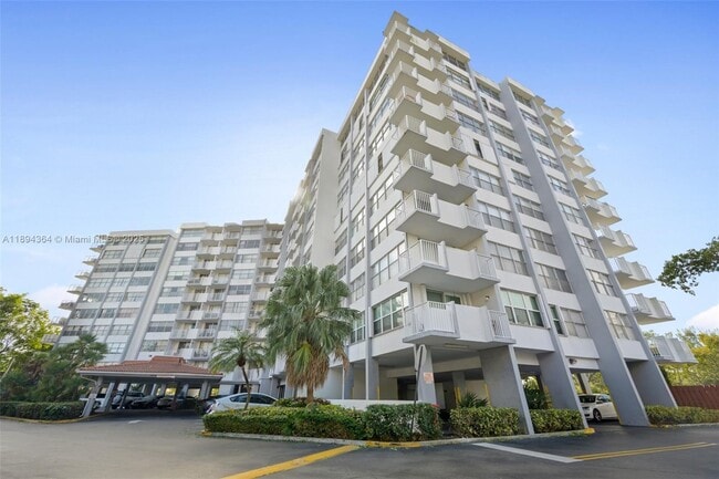 Building Photo - 1300 NE Miami Gardens Dr Unit 501E