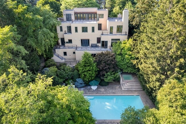 Photo - 225 Kenrick St