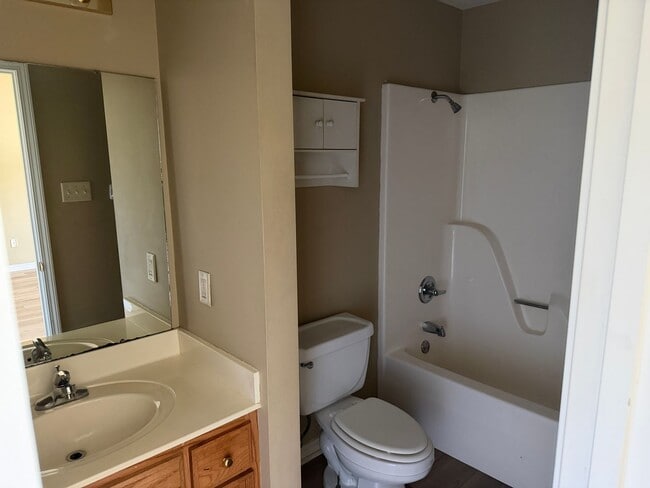 Photo - 2 Bed 1 Bath Duplex