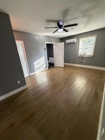 Photo - 2228 52nd St