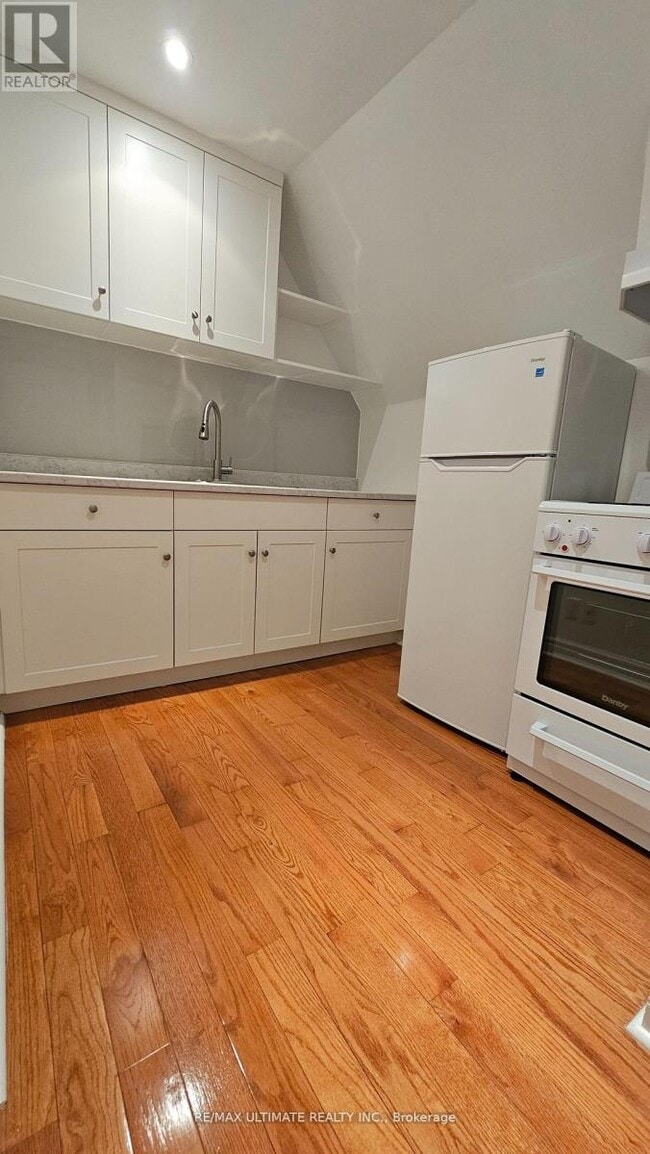 Photo - 389 Westmoreland Ave N