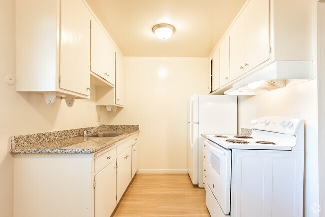 2BR, 1BA - 850SF Downstairs