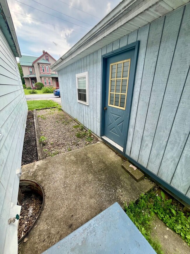 Photo - 3 Bedroom, 2 Bathroom Single Family Home i...