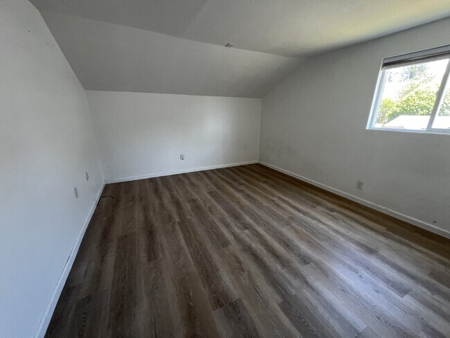 Photo - 311 E Lauff Ave