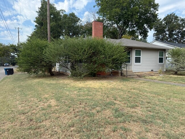 531 W Bullock St