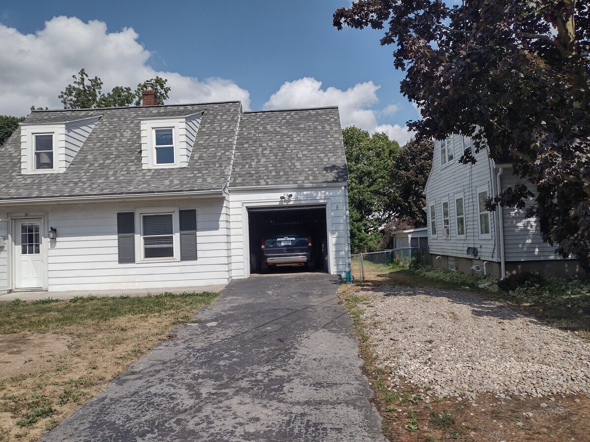 gravel driveway usable for your car - 21 Oak St House