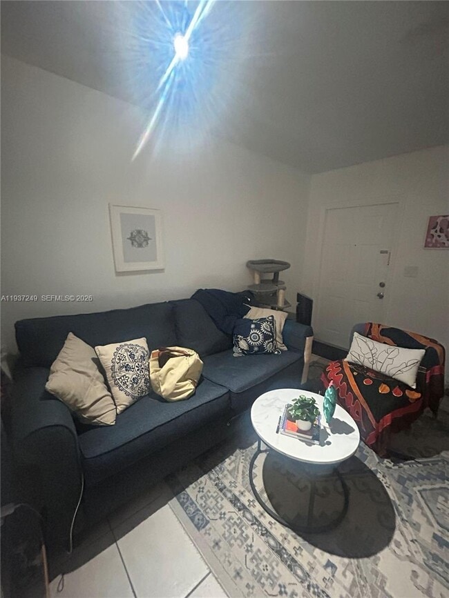 Building Photo - 1045 N Andrews Ave Unit 4