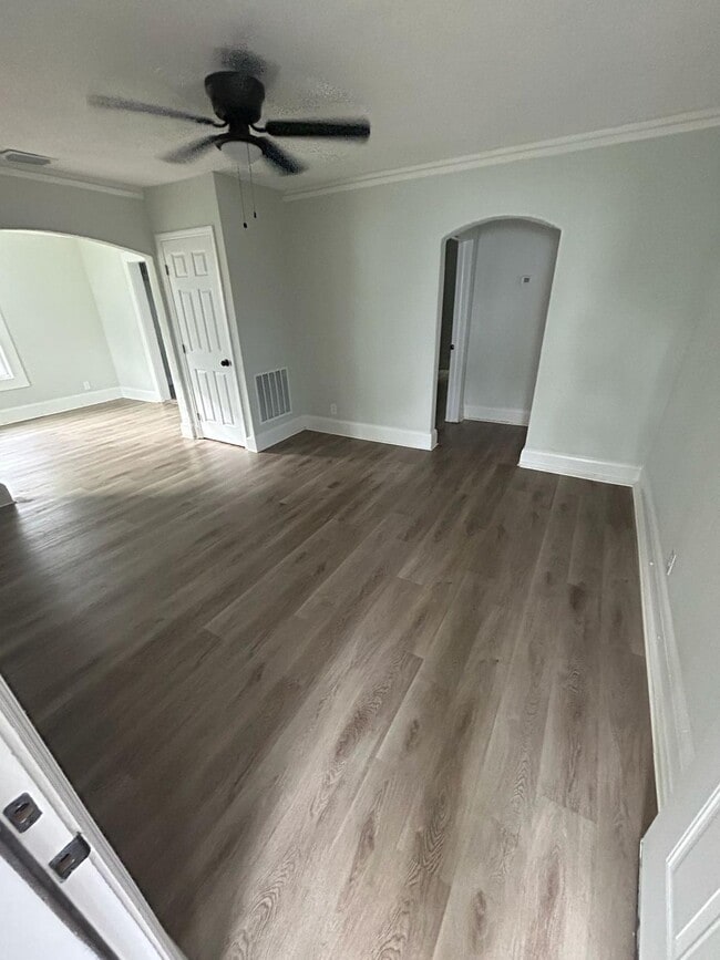 Photo - 1335 W 9th St
