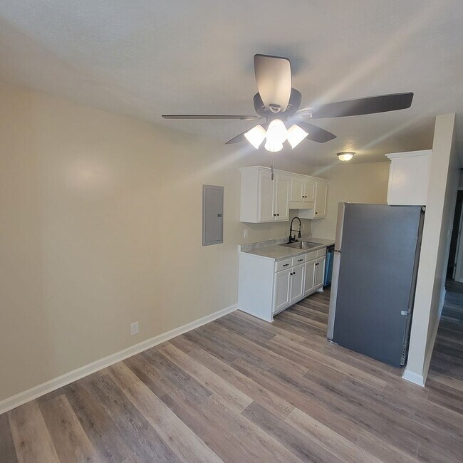 Photo - 103 White St Unit 103 White St Apt 4