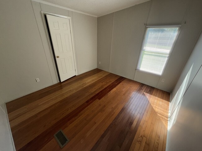 Photo - 144 Cassidy Ln