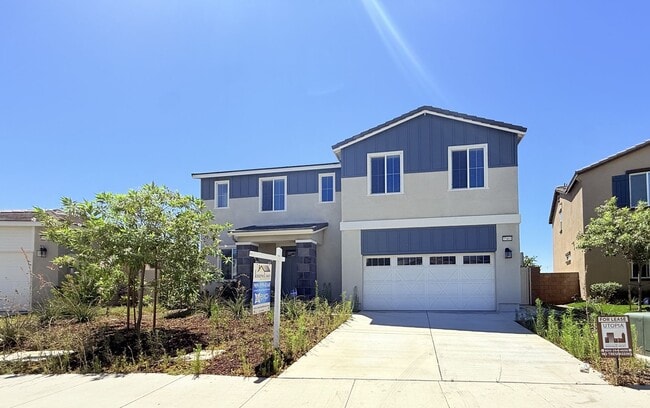 Building Photo - AVAILABLE NOW!! STUNNING 5 Bedroom 3 bathr... Rental