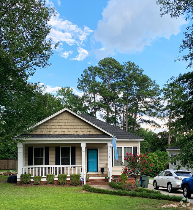 Street view, full of southern charm with a front porch, crepe myrtles and cute front door - 3406 Margrave Rd Rental