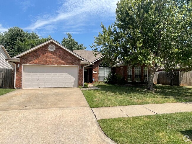 Building Photo - Beautiful Home in Edmond Community