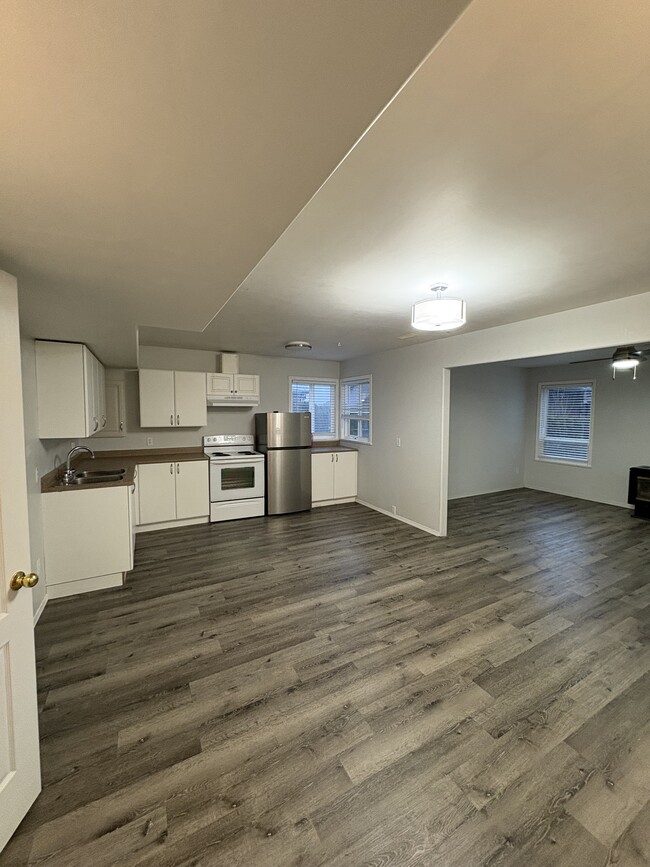 Photo - 9687 Windsor St