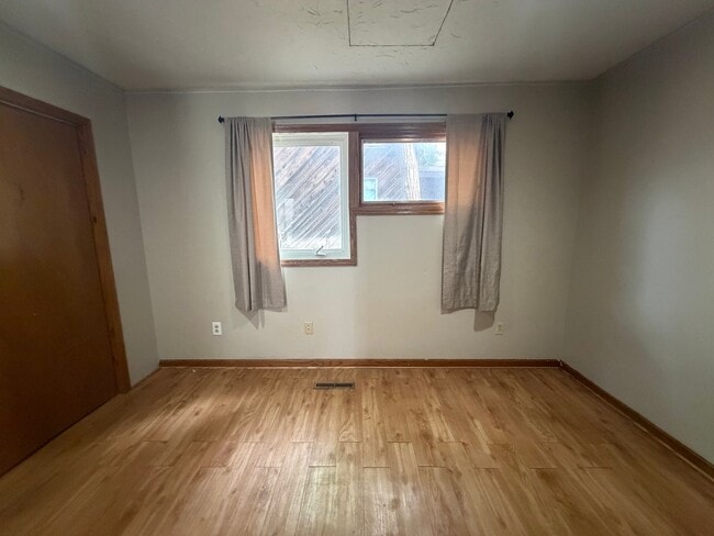 2417 Como Ave SE