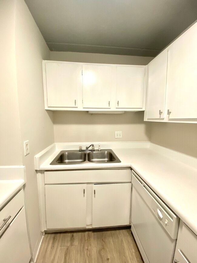 Photo - Cedar Creek Apartments