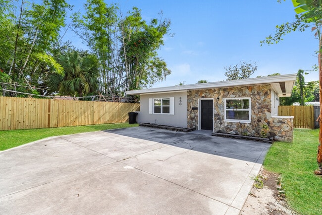 Photo - 630 50th St N