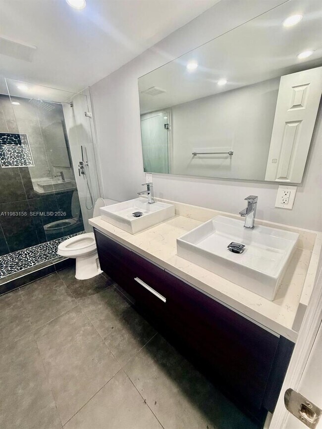 Photo - 1340 W 41st St Unit 205