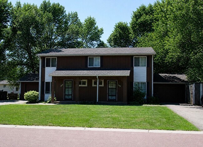 Building Photo - Opal Townhomes Unit 103