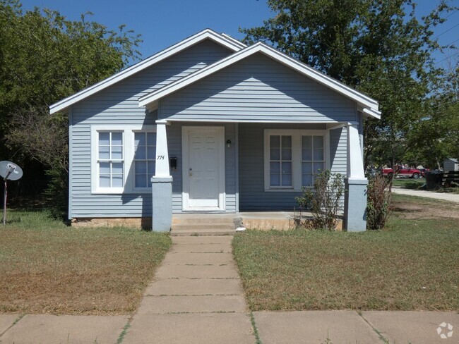 Building Photo - 774 E N 14th St Rental