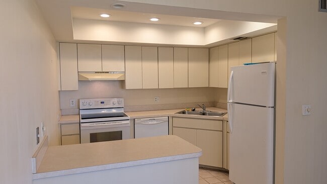 Kitchen - 950 S Kanner Hwy Unit 808