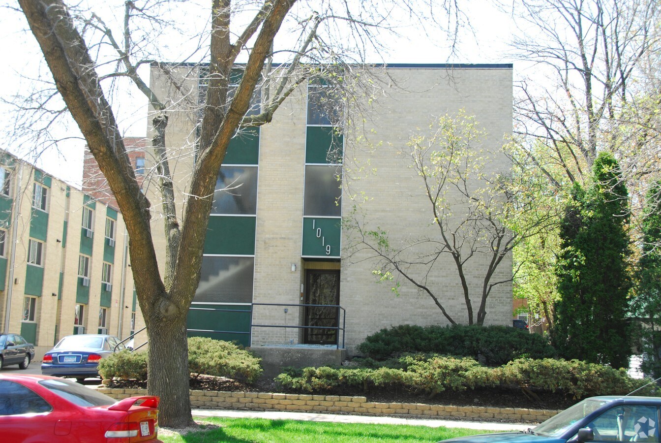 Primary Photo - 1019 Milton St Apartments