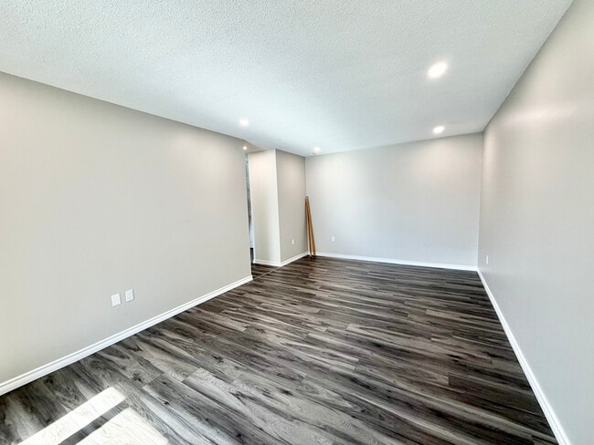 Photo - 2 BED - 1 BATH - LONDON - BASEMENT Unit 305