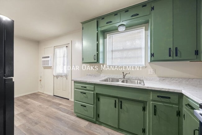 Photo - 805 Morrison Pl